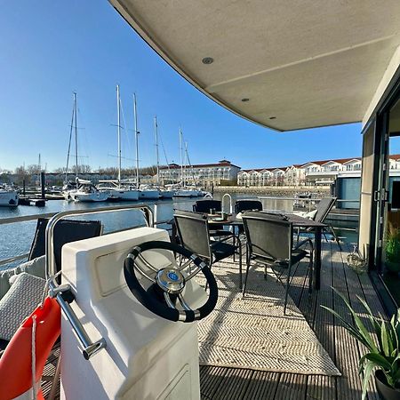 Exklusives Ostsee-Hausboot, Kueche Mit Spueler, Tv, Grosse Sonnenterrasse, 3X Kostenfreie Kfz-Parkplaetze, Klimaanlage, Bis Zu 6 Personen, 2X Baeder, Waschmaschine Boltenhagen Kültér fotó