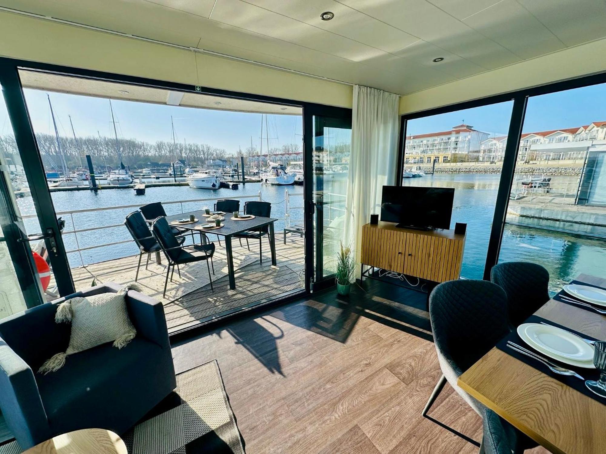 Exklusives Ostsee-Hausboot, Kueche Mit Spueler, Tv, Grosse Sonnenterrasse, 3X Kostenfreie Kfz-Parkplaetze, Klimaanlage, Bis Zu 6 Personen, 2X Baeder, Waschmaschine Boltenhagen Kültér fotó