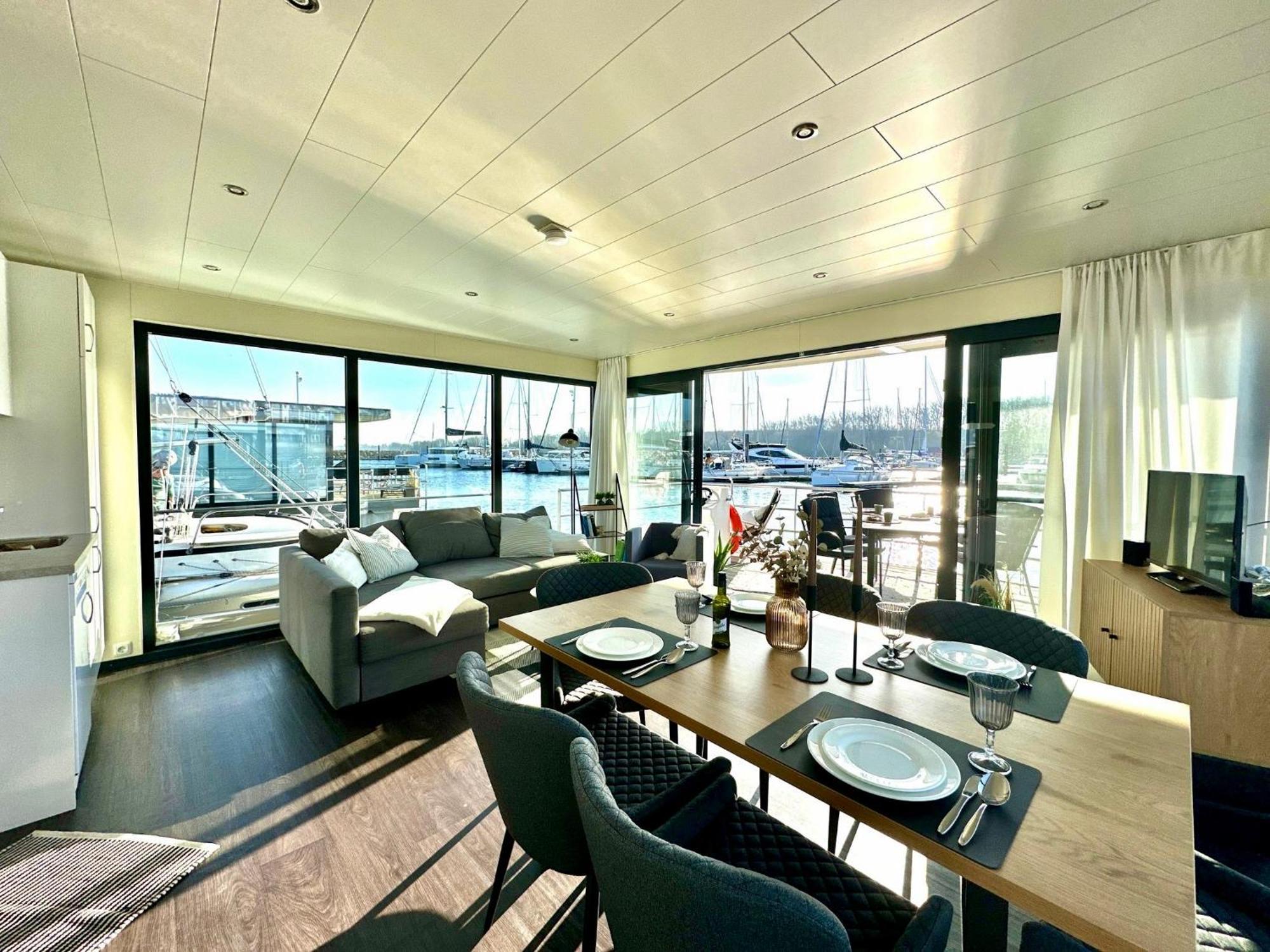 Exklusives Ostsee-Hausboot, Kueche Mit Spueler, Tv, Grosse Sonnenterrasse, 3X Kostenfreie Kfz-Parkplaetze, Klimaanlage, Bis Zu 6 Personen, 2X Baeder, Waschmaschine Boltenhagen Kültér fotó